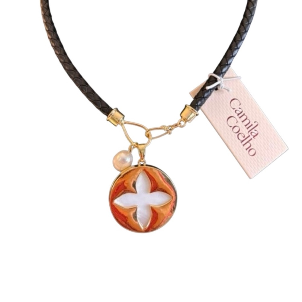 NWT ⚜️🤍⚜️ Camila Coelho Gorgeous Freshwater Pearl and Gold Pendant Necklace
